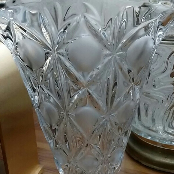 Frosted Fan Glass Vase - Picture 8 of 8